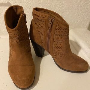 Shoes, clothes, boots and jewelry.